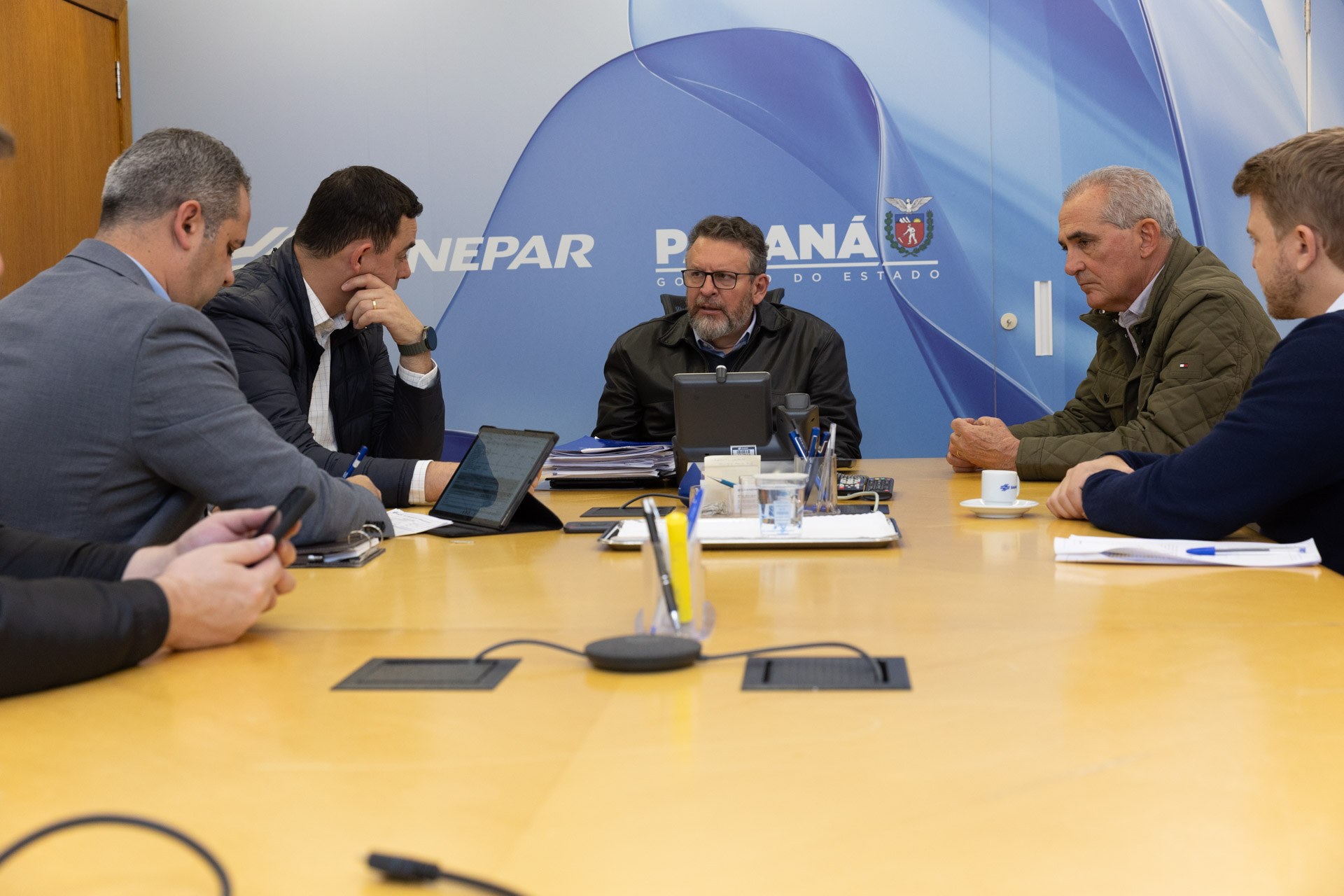 presidente da Sanepar, Wilson Bley e representantes da prefeitura de Quedas do Iguaçu