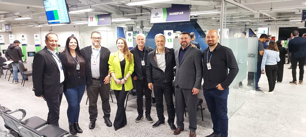 Equipe da Sanepar na inauguração da primeira unidade do Poupatempo