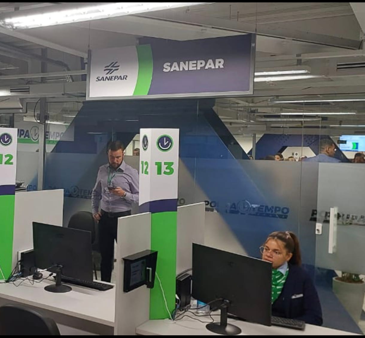 Atendentes no Poupatempo