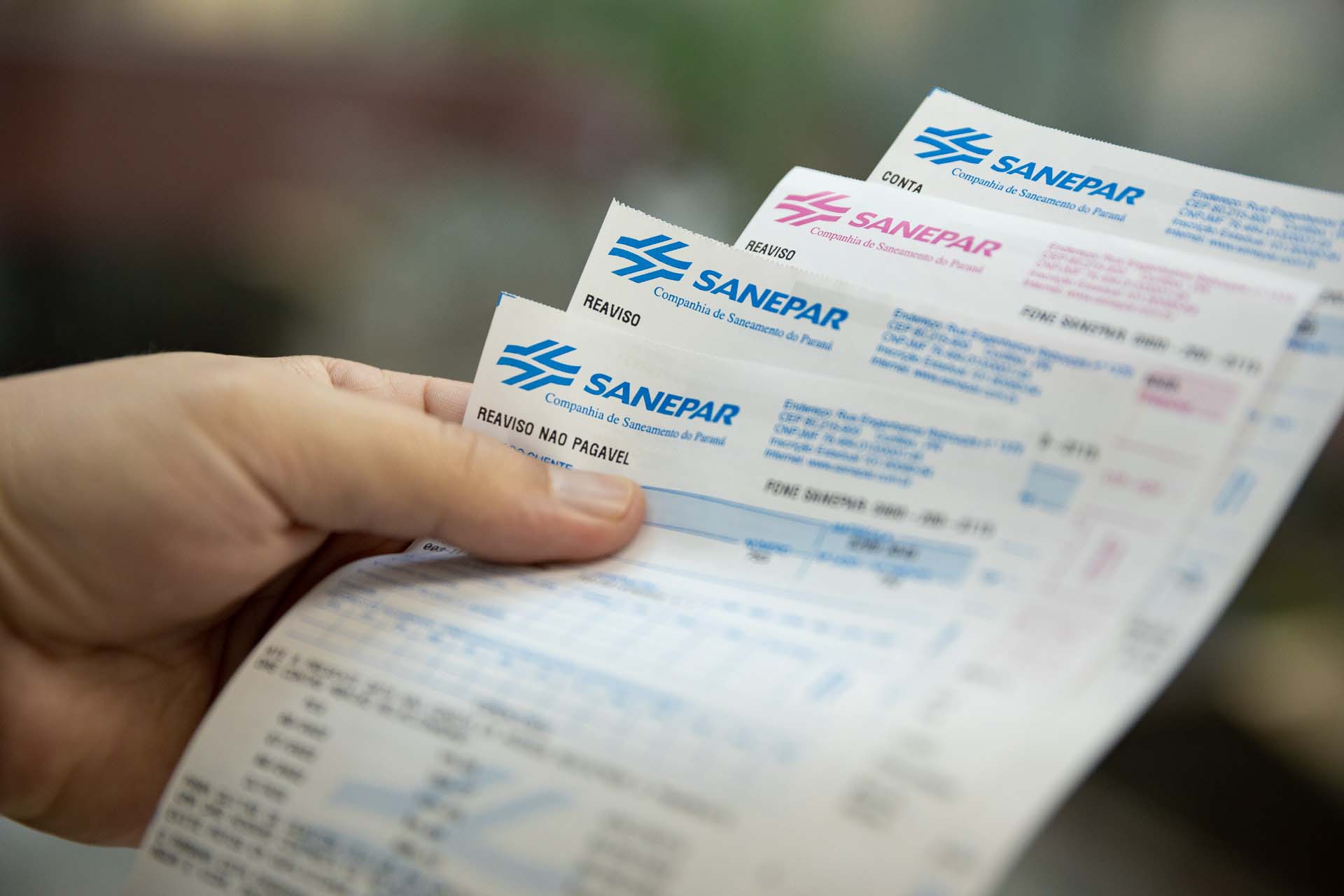 Fatura com aviso de débitos em aberto