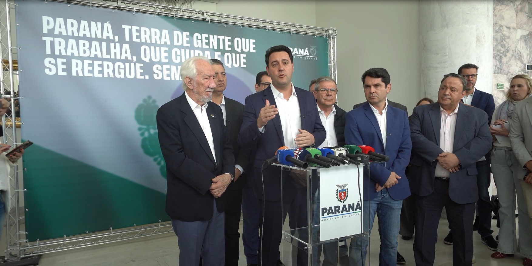 Coletiva de imprensa com o governador Carlos Massa Ratinho Junior