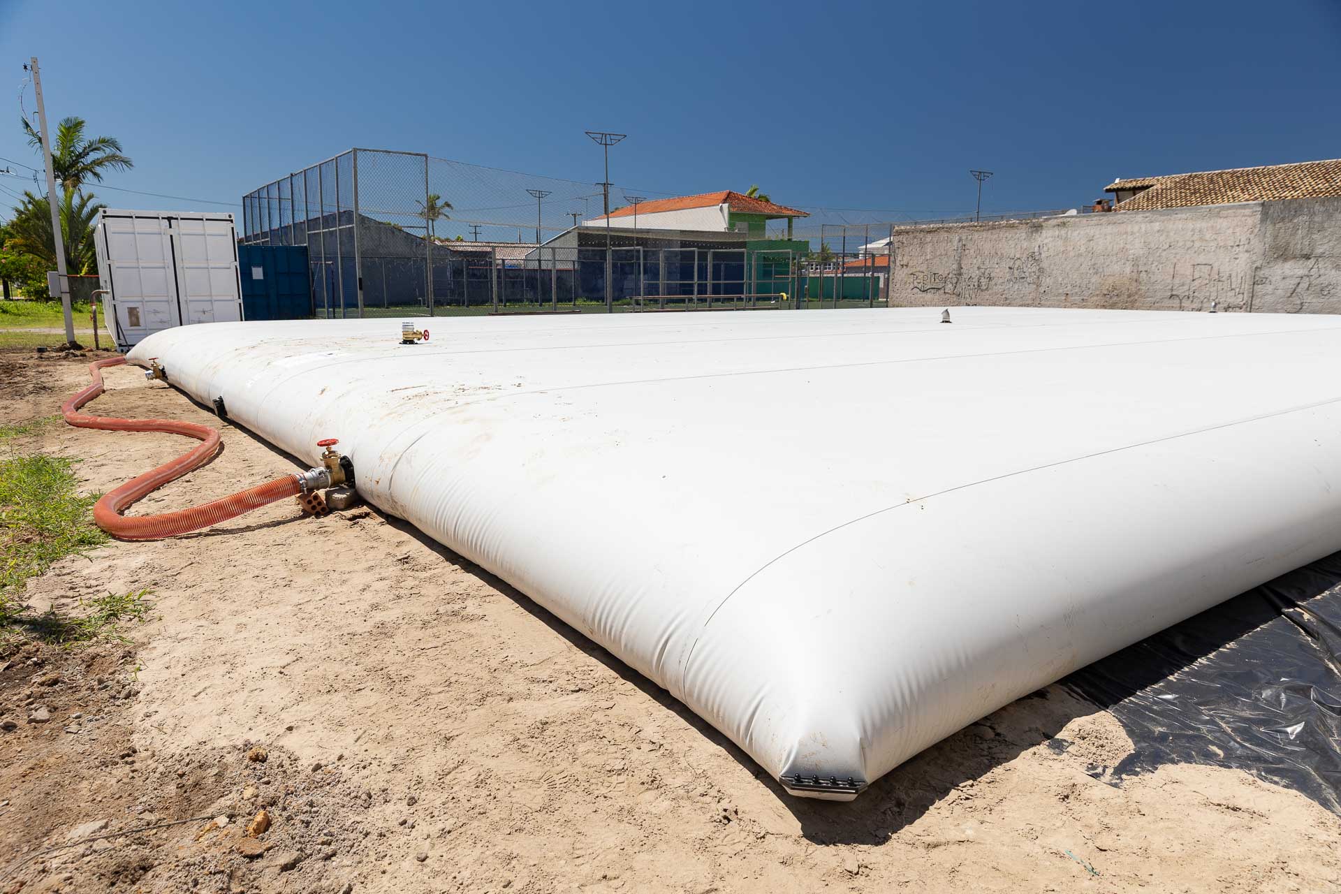 Sanepar vai reforçar em 4 milhões de litros a capacidade de armazenamento de água no Litoral com 8 flexitanks