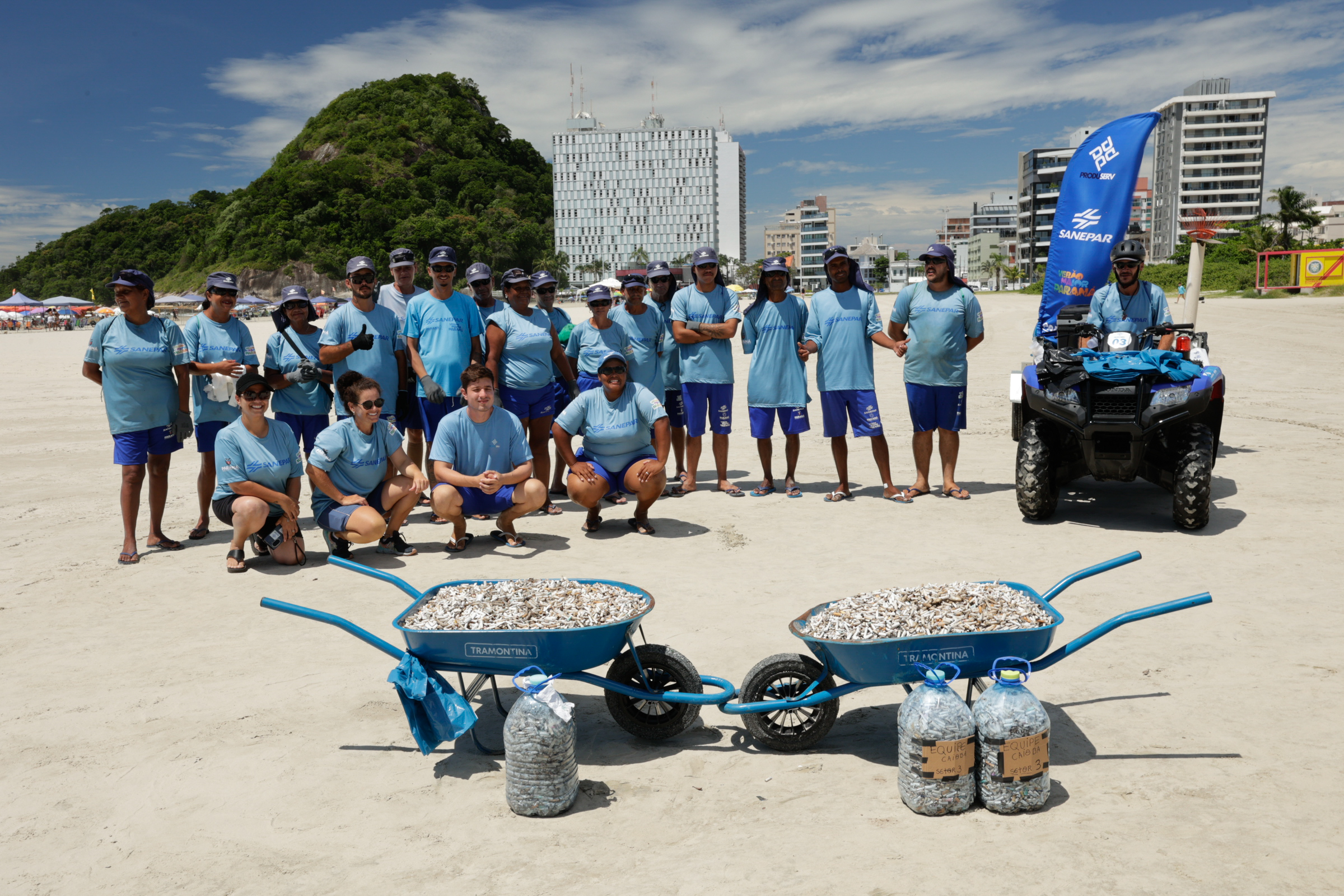 ação limpeza praia bitucas de cigarro