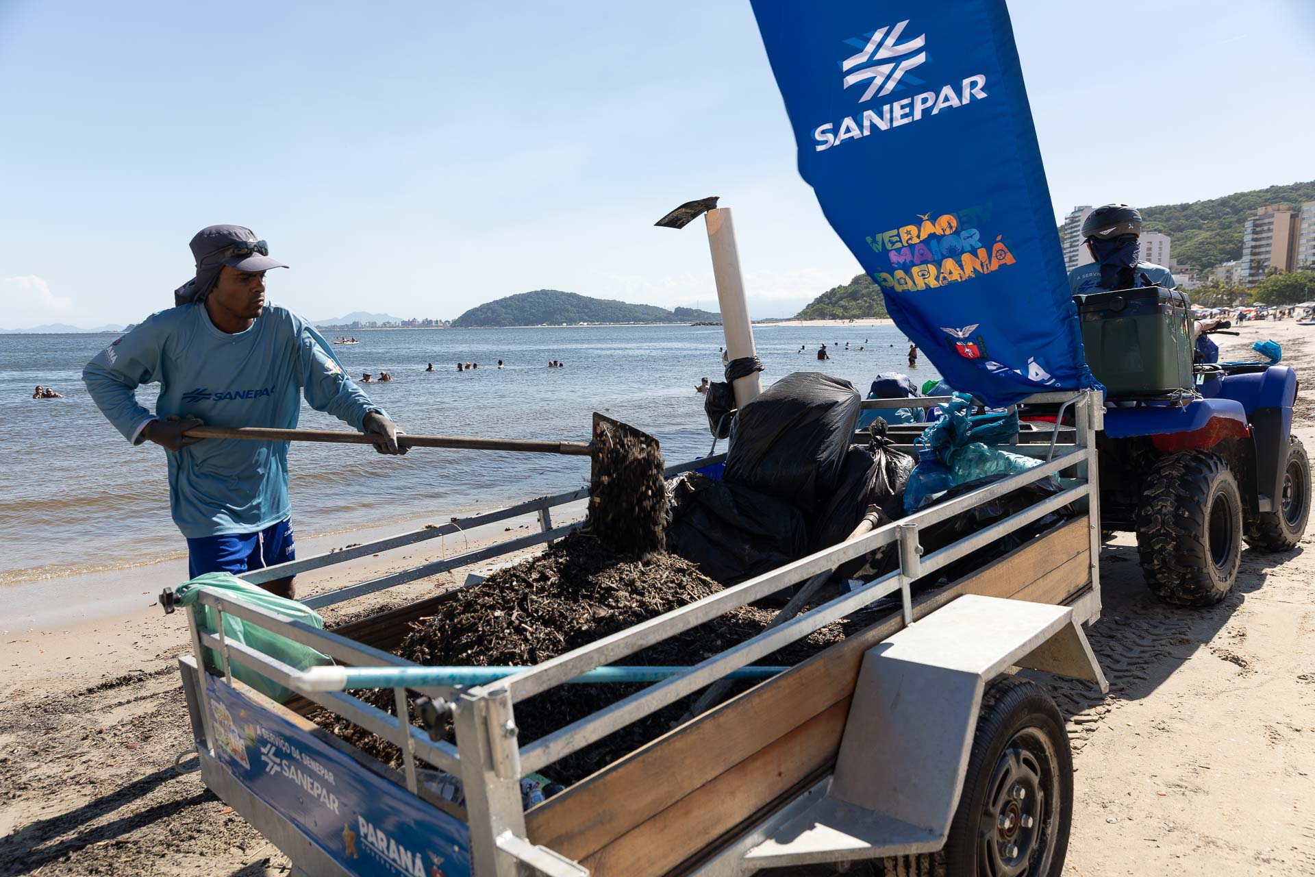 trabalhadores da sanepar no verão maior  