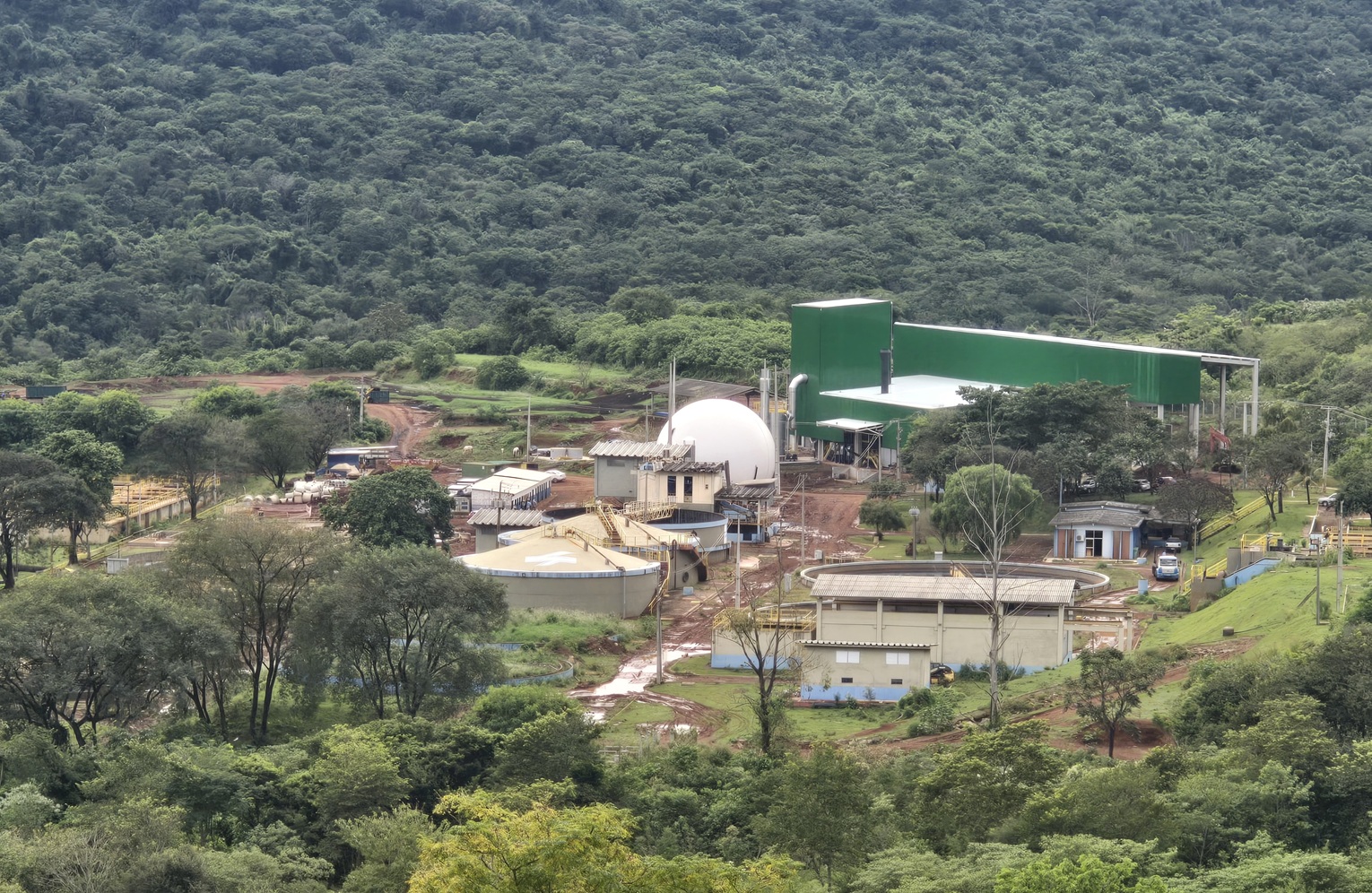 estação de tratamento de esgoto vista do alto