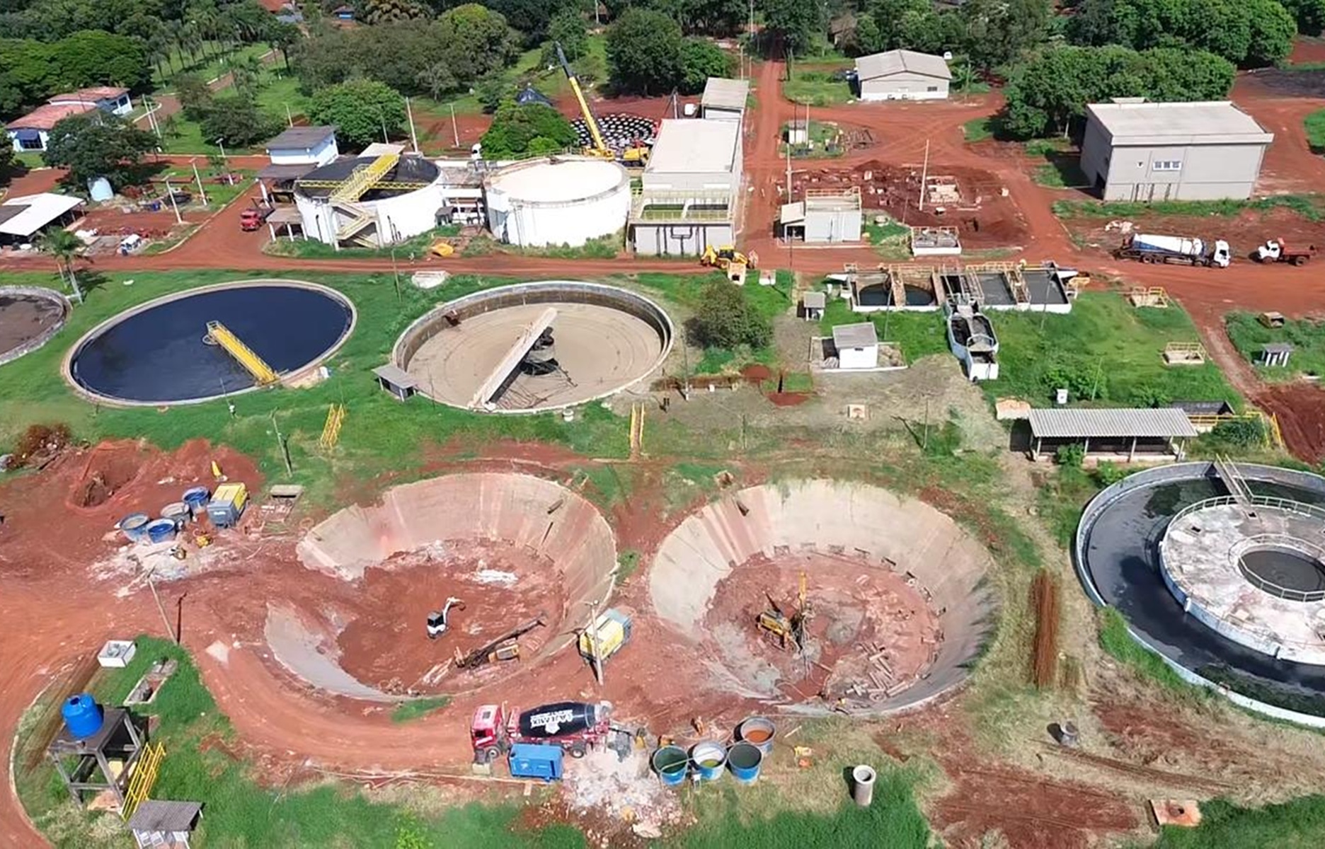 estação de tratamento de esgoto - obra vista de cima
