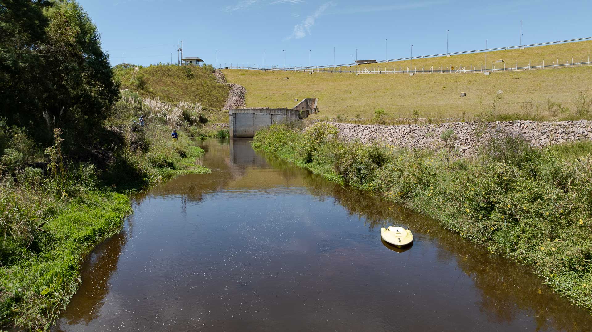 Equipe da Sanepar realiza mapeamento 3D da represa do Miringuva