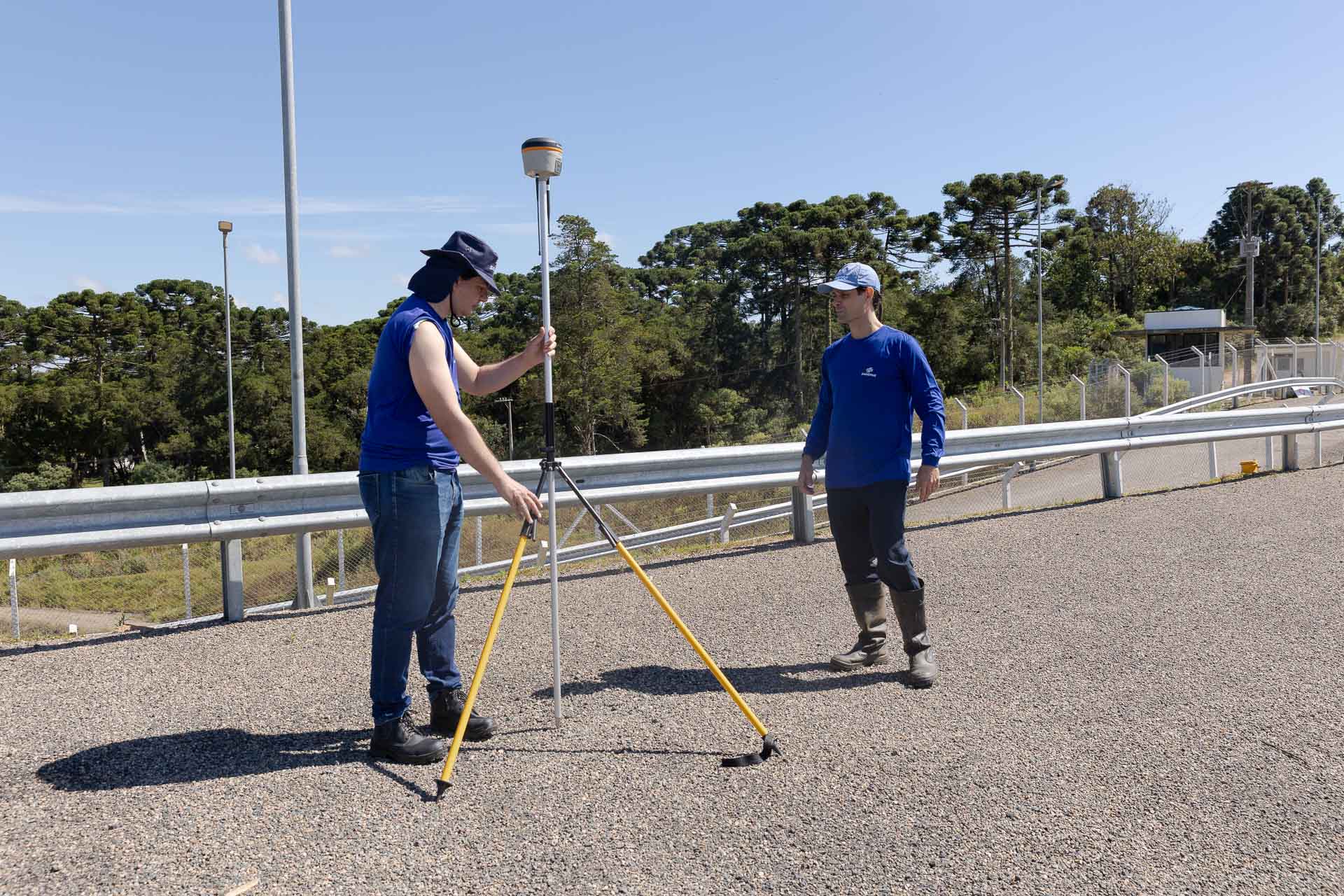 Equipe da Sanepar realiza mapeamento 3D da represa do Miringuva