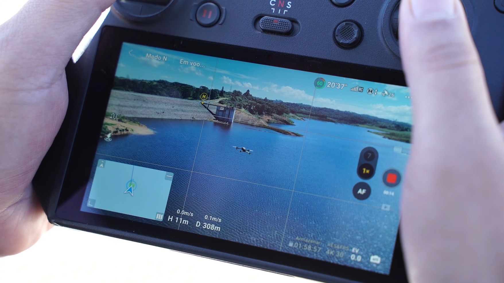 Equipe usa drones para mapear represa do Miringuava