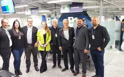 Equipe da Sanepar na inauguração da primeira unidade do Poupatempo