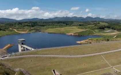 Equipes da Sanepar realizam mapeamento 3D da represa do Miringuava