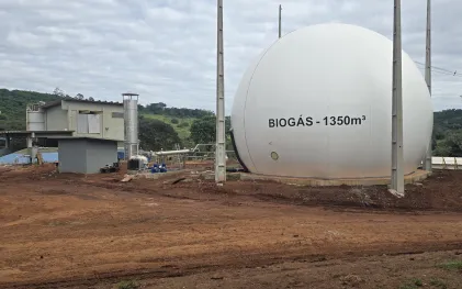 balão de biogás, branco, enorme