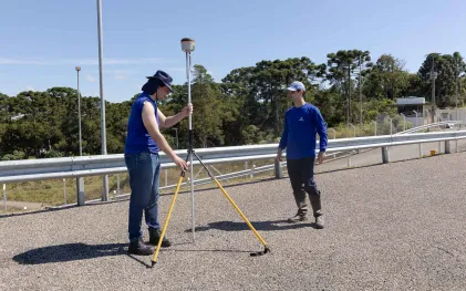 Equipe da Sanepar realiza mapeamento 3D da represa do Miringuva