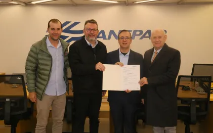 Presidente da Sanepar, Wilson Bley, prefeito Fábio Roberto dos Santos, de Nova Laranjeiras, e o deputado estadual Ademar Traiano