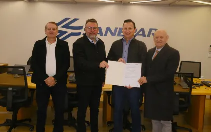Presidente da Sanepar, Wilson Bley, prefeito Jean Pierr Catto, de Santa Izabel do Oeste, e o deputado estadual Ademar Traiano