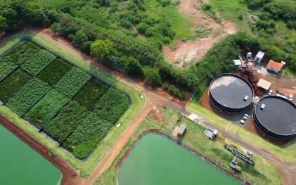 Visão aérea da estação de tratamento de esgoto da Sanepar na cidade de Santa Helena