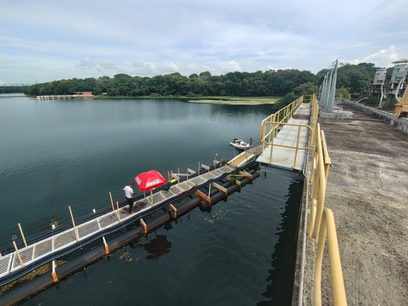 Captação de água flutuante