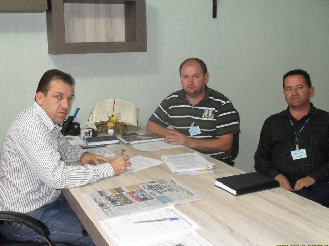 130405_-_assinatura_contrato_em_itapejar_do_oeste.jpg