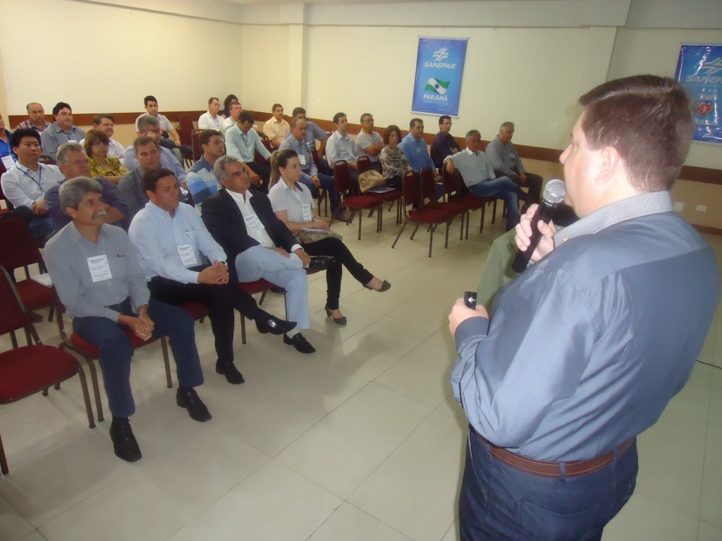 130410_-_encontro_prefeitos_umuarama_-paulo_battiston.jpg