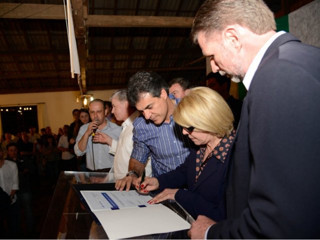 130823_-_uniao_da_vitoria_assina_contrato_programa_-_gov_-_aco4854.jpg