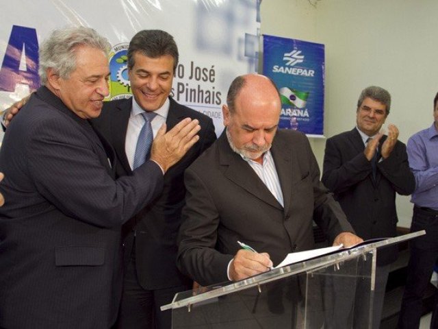 140220_-_sao_jose_dos_pinhais_assina_contrato_-_image68.jpeg