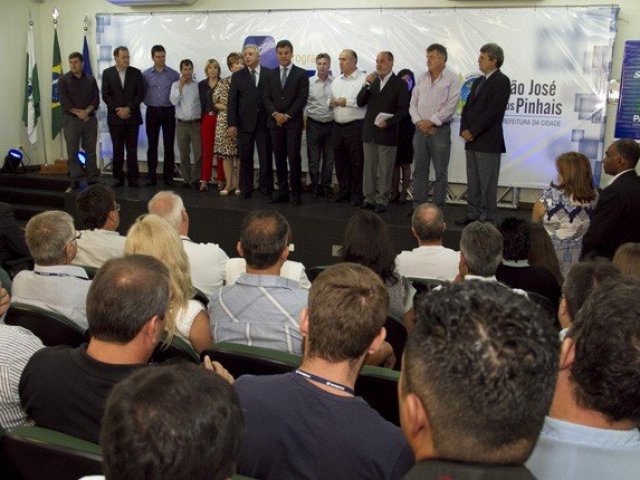 140220_-_sao_jose_dos_pinhais_assina_contrato_-_image76.jpeg