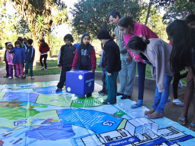 140604_-_londrina_-_sanepar_usa_jogo_para_conscientizar_criancas_-_adama_1.jpg