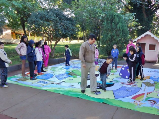 140604_-_londrina_-_sanepar_usa_jogo_para_conscientizar_criancas_-_adama_3.jpg