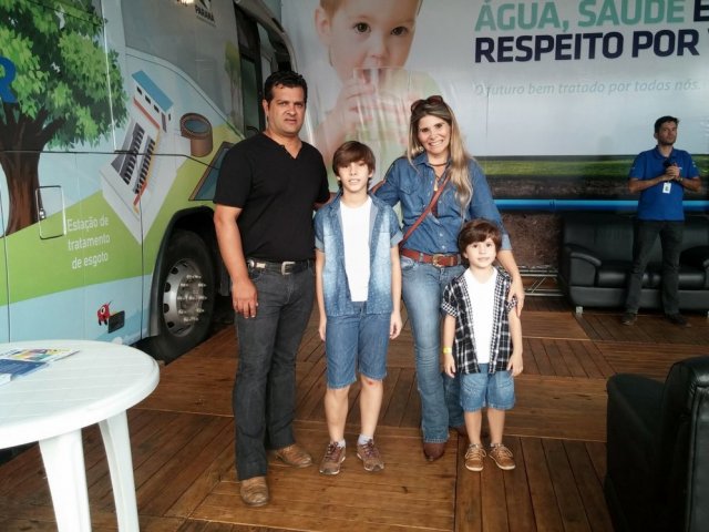 150413_-_londrina_-_expo_-_visitantes__4.jpg