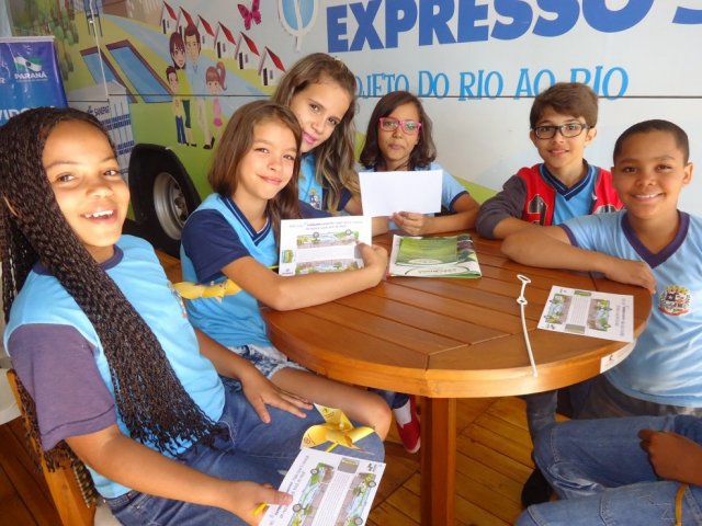 150514_expoinga_-_foto_4_-_alunos_escola_tisuro.jpg