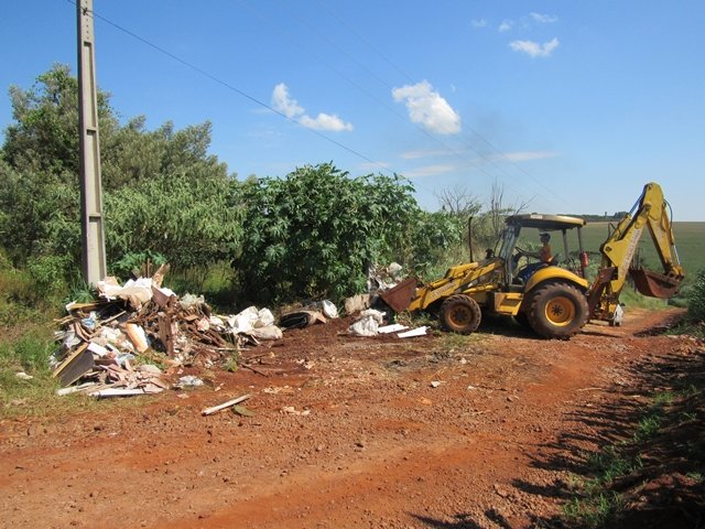 160414_-_cascavel_-__limpeza_area_2.jpg