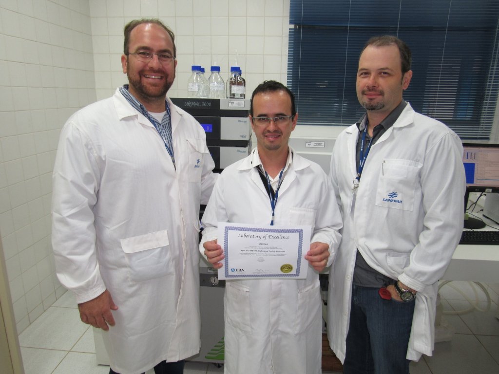 170621_laboratorio_da_sanepar_recebe_certificacao_internacional_4.jpg