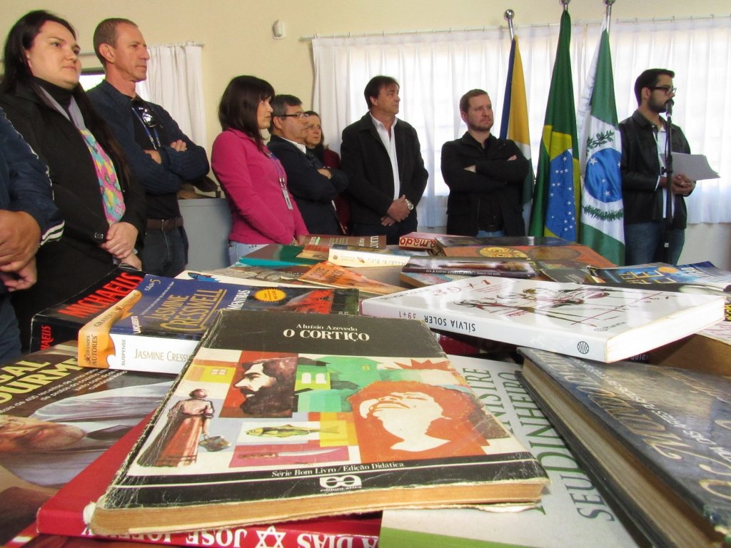 170807_-_ouro_verde_do_oeste_-_entrega_livros_2.jpg