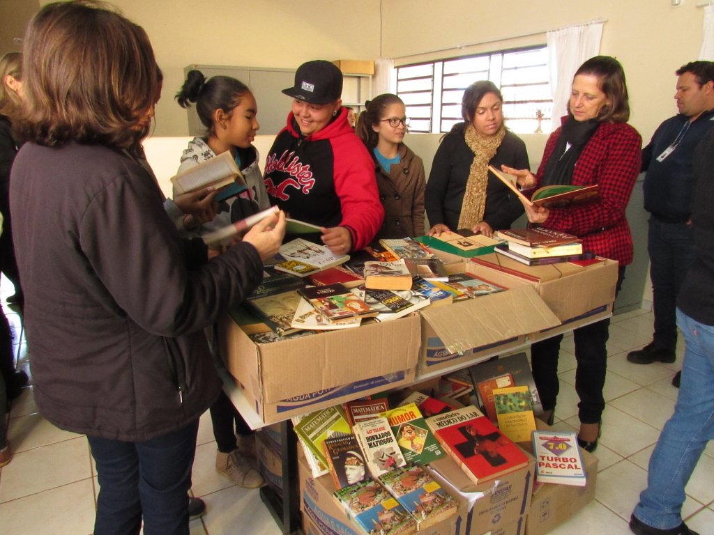 170807_-_ouro_verde_do_oeste_-_entrega_livros_5.jpg
