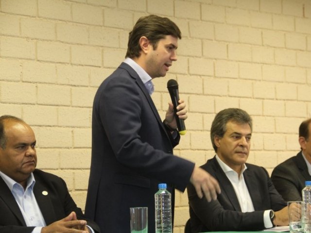 171011_guarapuava_-_governador_assina_ordens_de_servico_-_prefeito_cesar_2.jpg