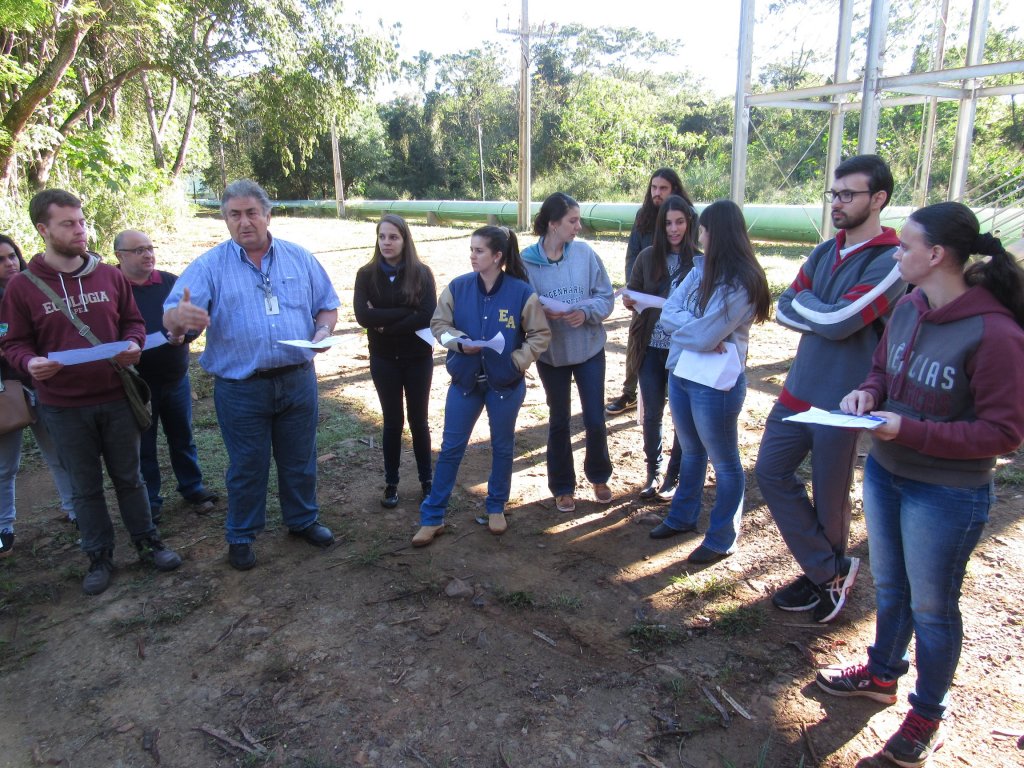190606_-_estudantes_conhecem_captacao_da_sanepar_no_rio_pirapo_3.jpg