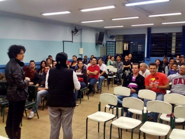 3_-_160811_visitas_escolas_londrina_quimica_-_castaldi_-_andrea_1.jpg