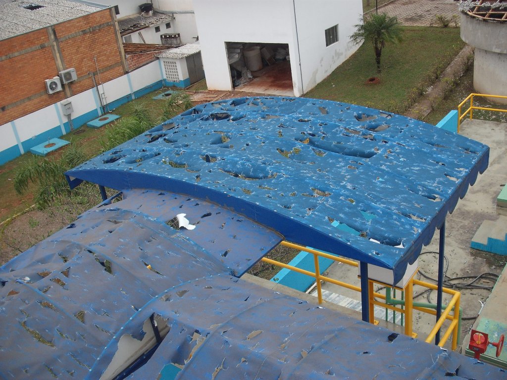 6_cobertura_nas_instalacoes_de_campo_largo_apos_temporal.jpg