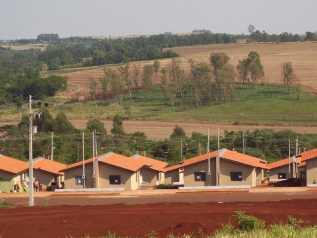 assentamento_londrina_-_casa_nova_para_195_familias.jpeg