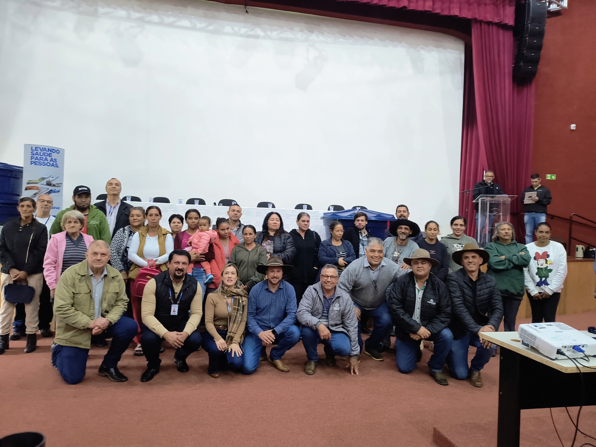 Famílias contempladas pelo Programa Caixa 'Água Boa em Laranjeiras do Sul.