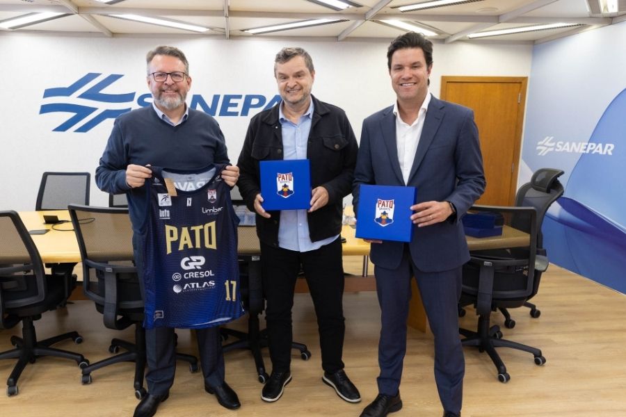 Wilson Bley com Marco Pastorello e o secretário das Cidades, Guto Silva