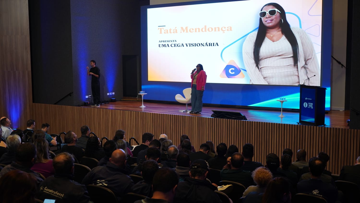 Tatá Mendonça apresenta sua experiência de vida aos saneparianos