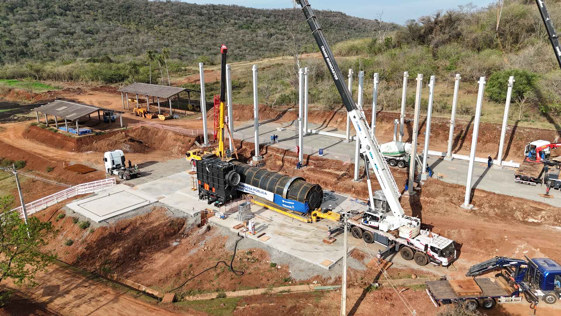  As peças saíram de Santa Catarina no início da semana, entre elas o tambor secador Bruthus — com 18 metros de comprimento, 4,3 metros de diâmetro e 43 toneladas — e um gerador de gases quentes de 40 toneladas