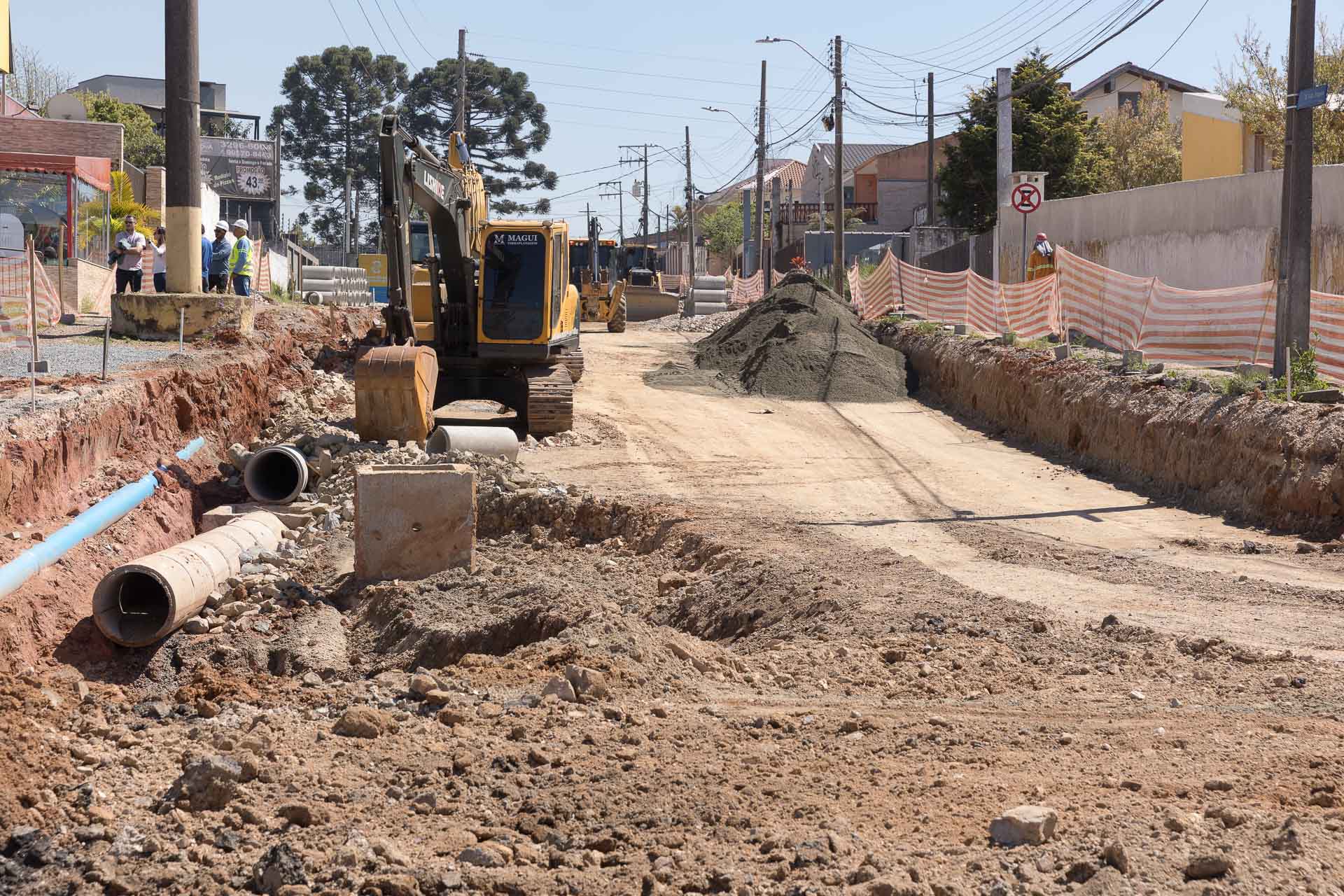 Remanejamento de rede de água no bairro Uberaba 