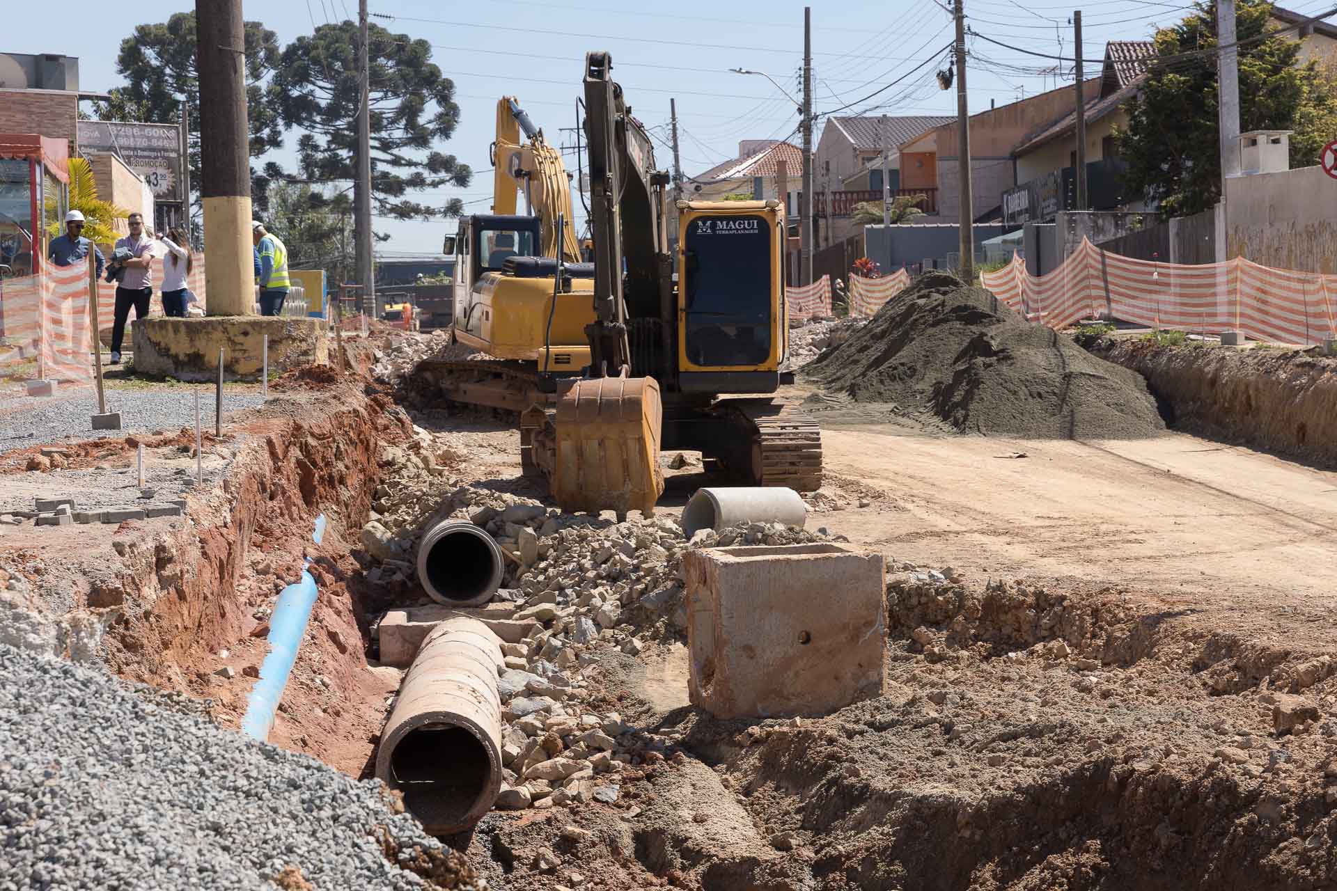 Remanejamento de rede de água no bairro Uberaba 