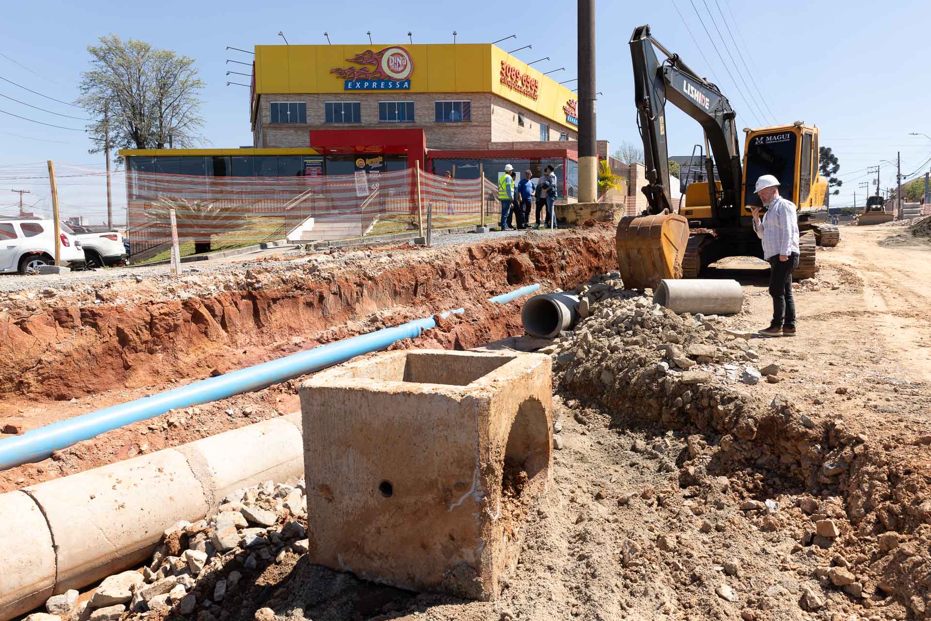 Remanejamento de rede de água no bairro Uberaba 