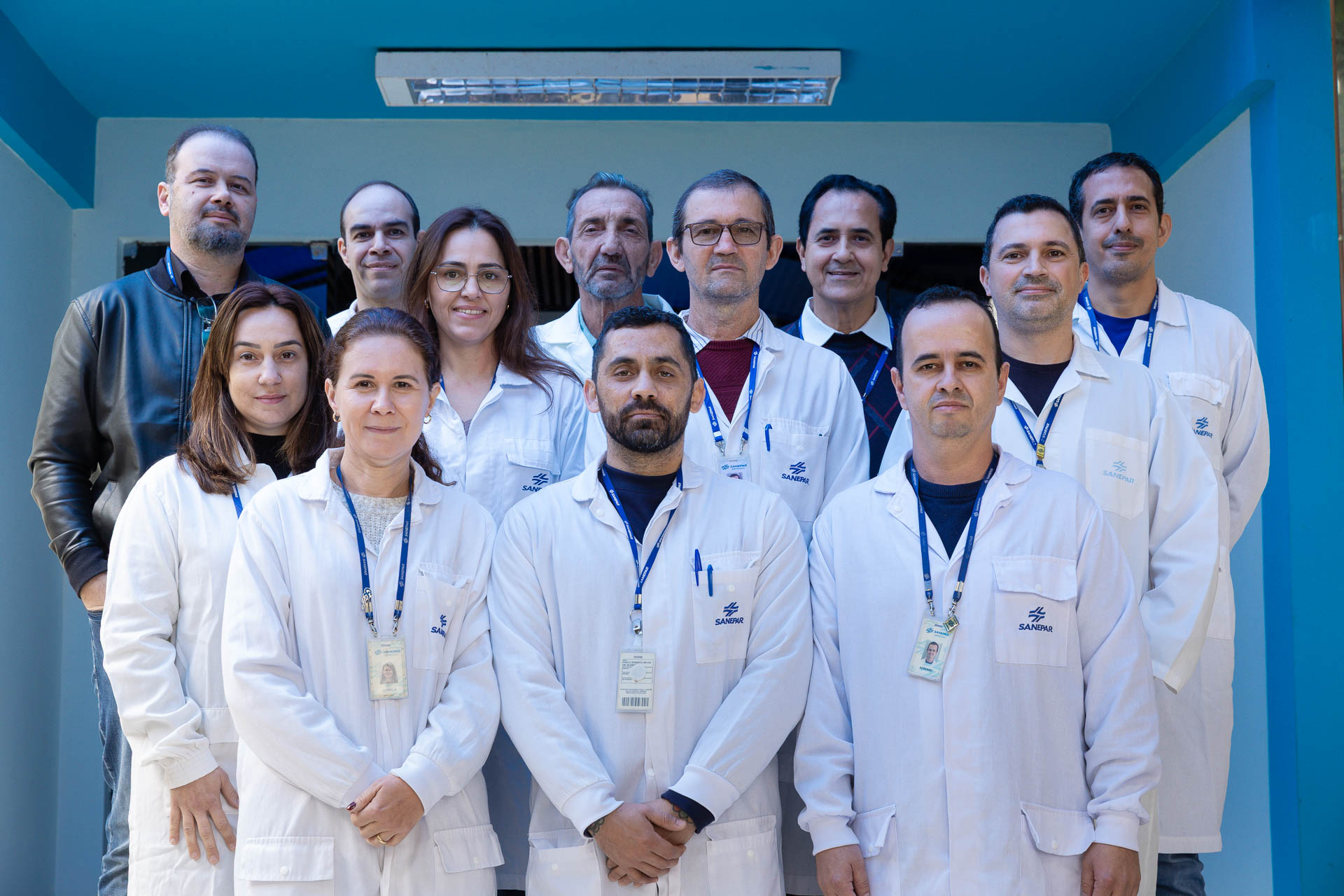 profissionais no laboratório da sanepar