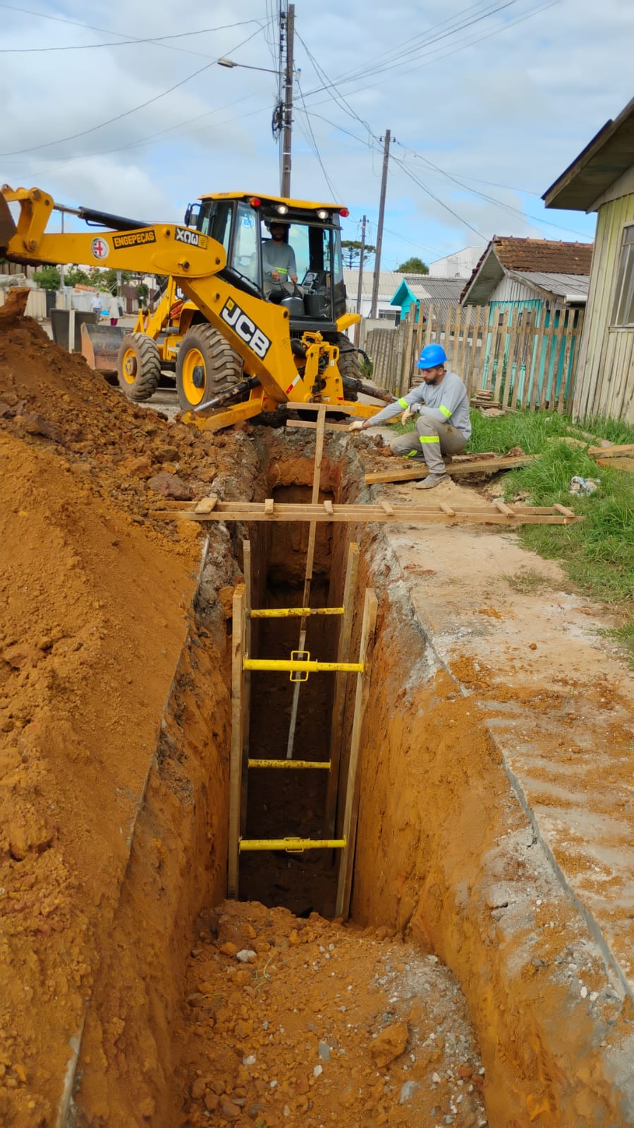Expansão da rede coletora de esgoto vai atender mais 314 famílias da cidade