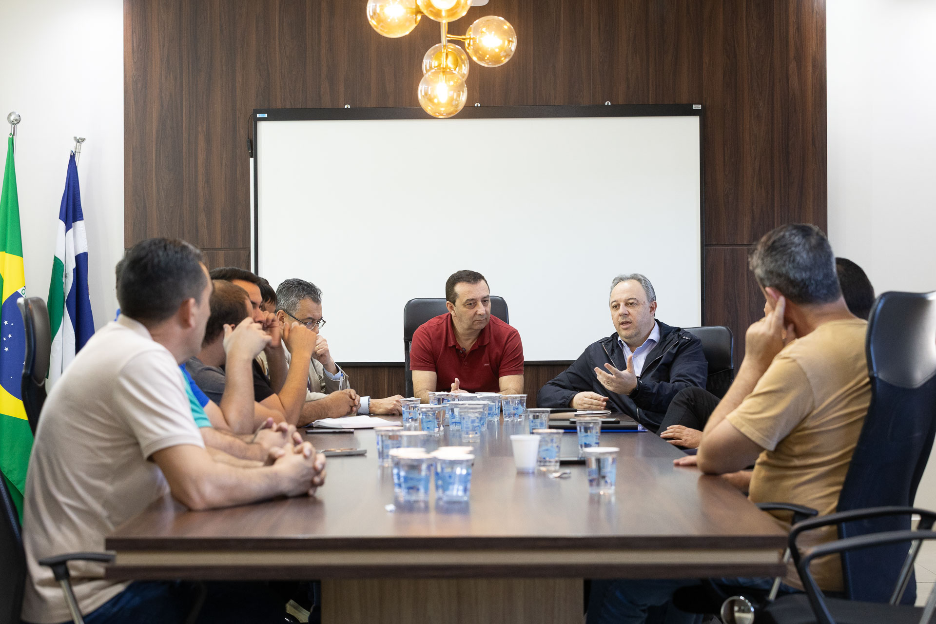 Reunião entre representantes da Sanepar, prefeito e vereadores