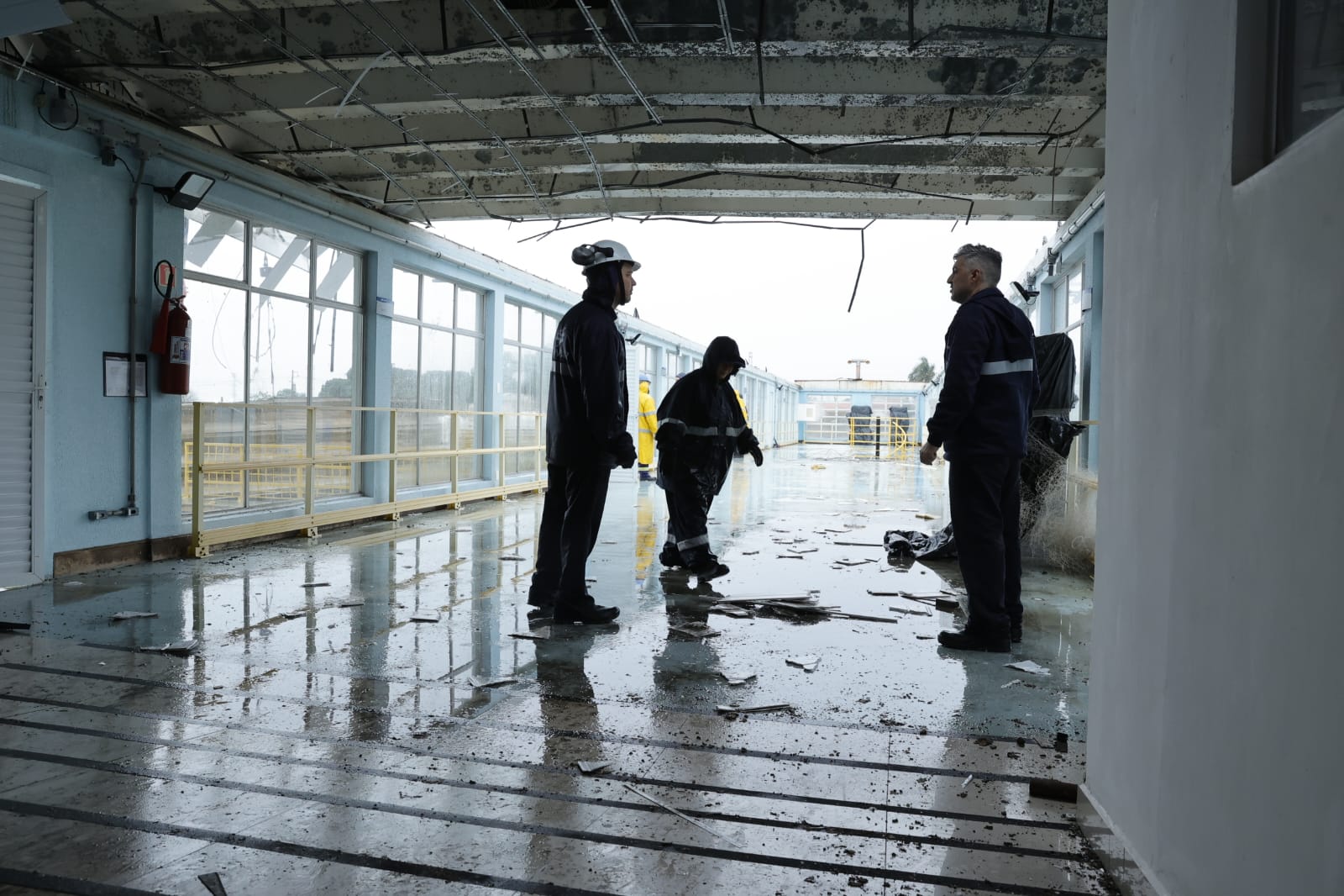  O vendaval, que atingiu o Paraná provocou o destelhamento da unidade, atingindo gravemente um dos módulos.